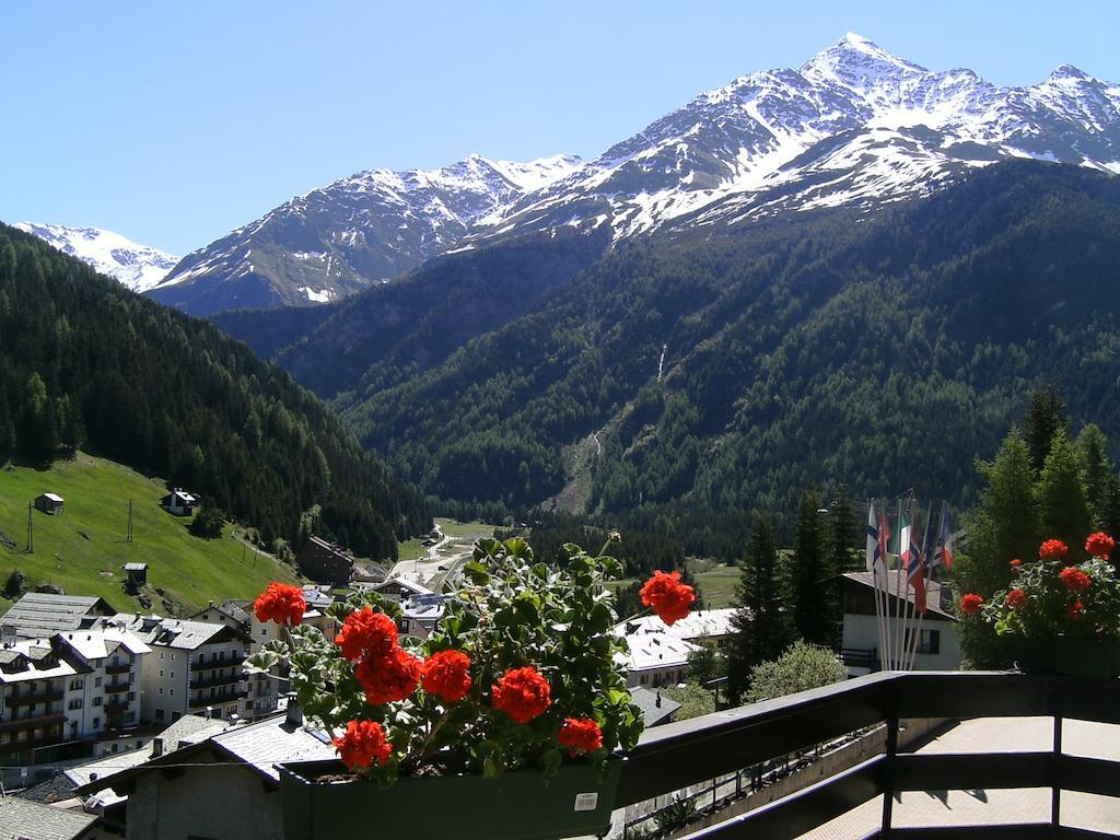 Hotel Meuble Adler - Rooms & Mountain Apartments Santa Caterina Valfurva Exterior photo