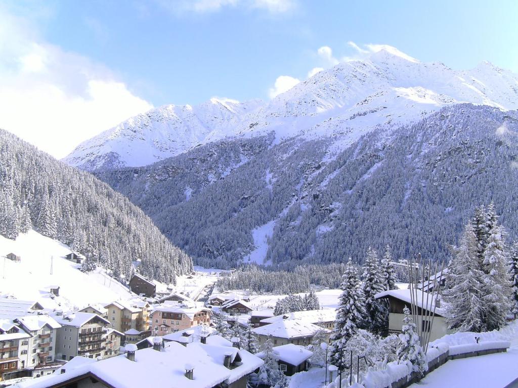 Hotel Meuble Adler - Rooms & Mountain Apartments Santa Caterina Valfurva Exterior photo