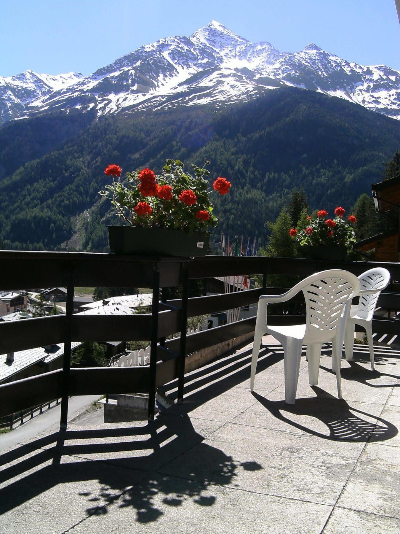 Hotel Meuble Adler - Rooms & Mountain Apartments Santa Caterina Valfurva Exterior photo